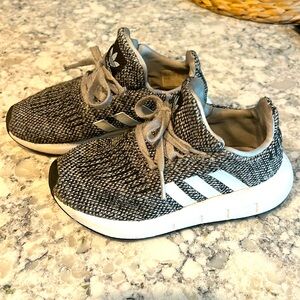 Boys adidas size 10 shoe
